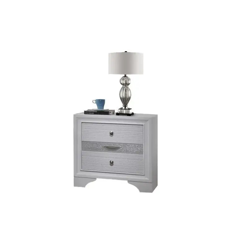 Traditional 5-Piece Storage Bedroom Set with Wood in White, Queen Size - Ohberri