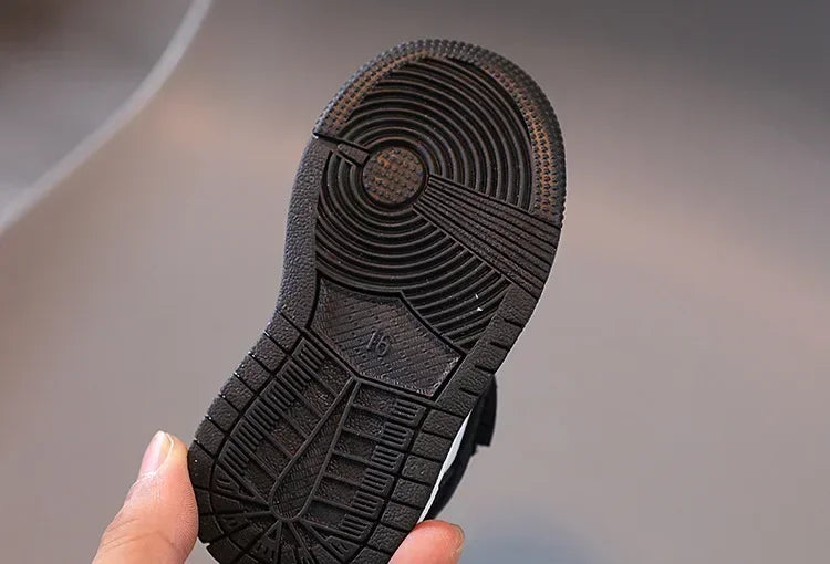 2025 New Toddler Baby Kids Fashion Design Walking Shoes Sneakers White Non-slip Casual Shoes Boys Breathable Outdoor Board Shoes Ohberri