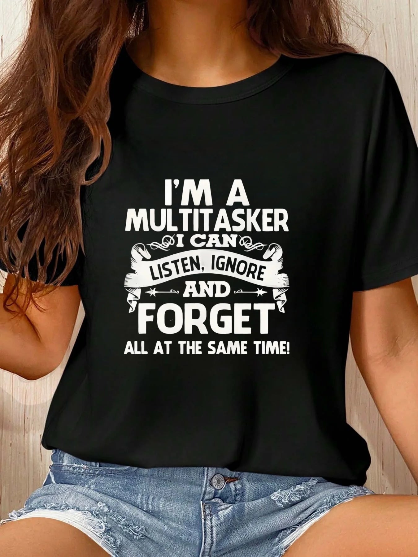 T-Shirt with Humorous Multitasker Slogan Print - Black & White Round Neck Tee